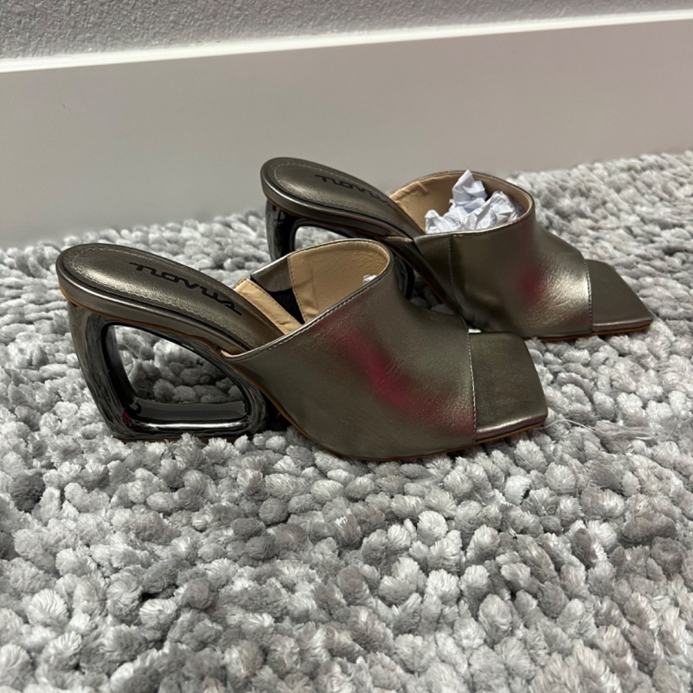 Shoe - Picture 3 of 5